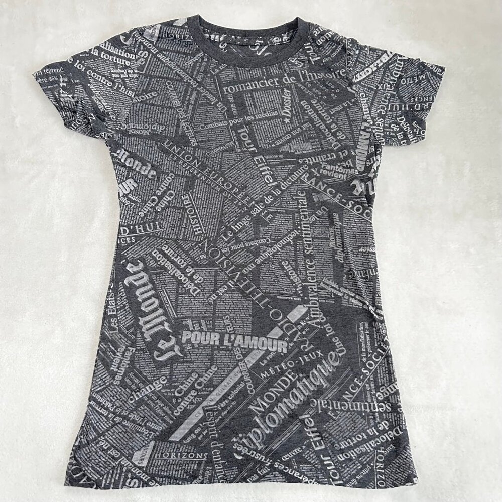 grey y2k style graphic all over print newspaper baby tee shirt top • size s • no